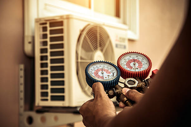 Professional Ac Installation technician working in Saybrook, IL